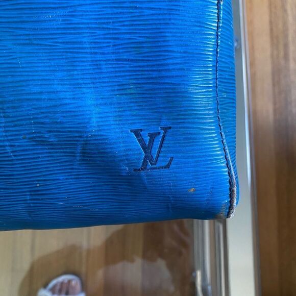 Louis Vuitton 1995 “Keepall 50” travel duffle. Toledo blue Epi. One owner - Picture 7 of 16